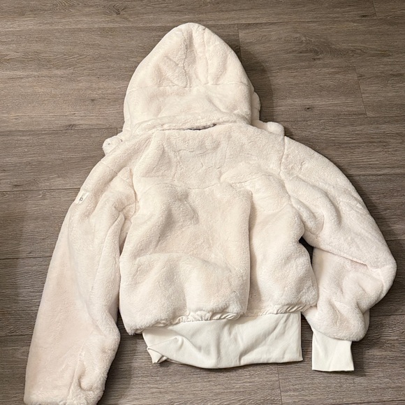 LIKE NEW ALO Faux Fur Foxy Jacket, Ivory, size M - Picture 11 of 11